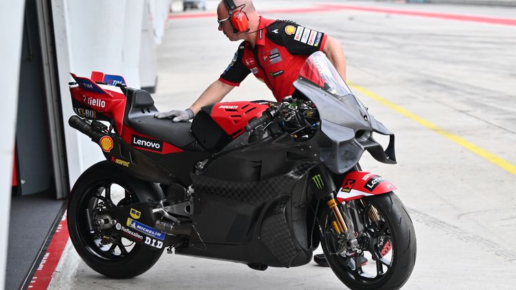 Aleix Espargaro Tops Sepang Shakedown with 1:58.066