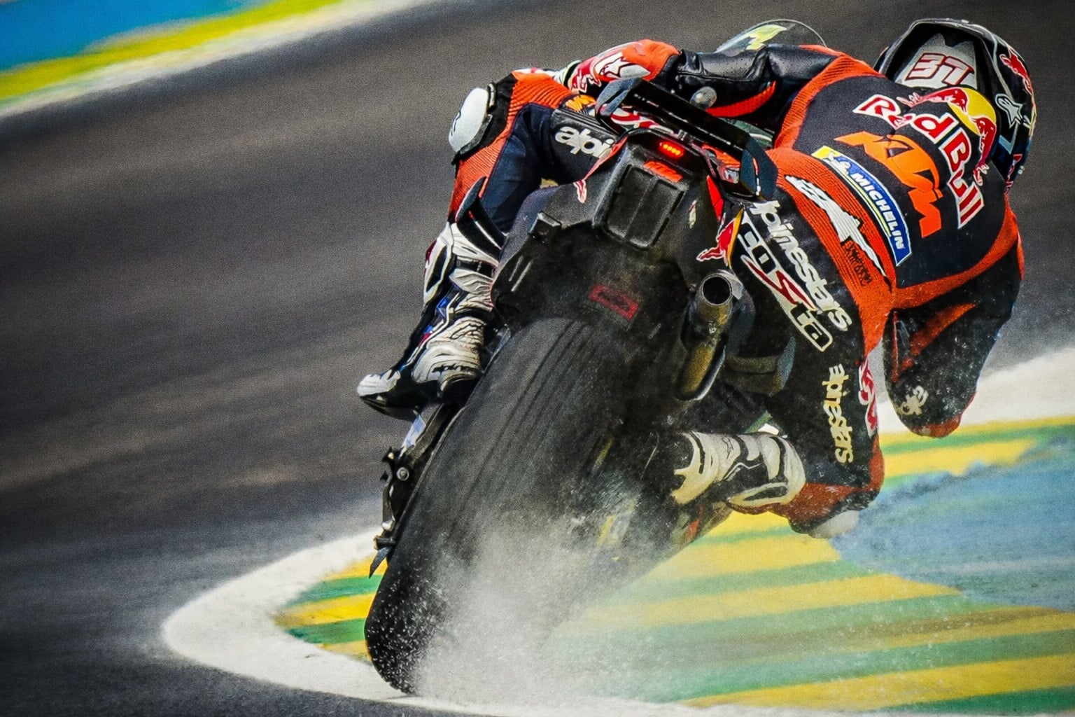 Joel Esteban secures pole for Level Up MTA KTM in Goiânia