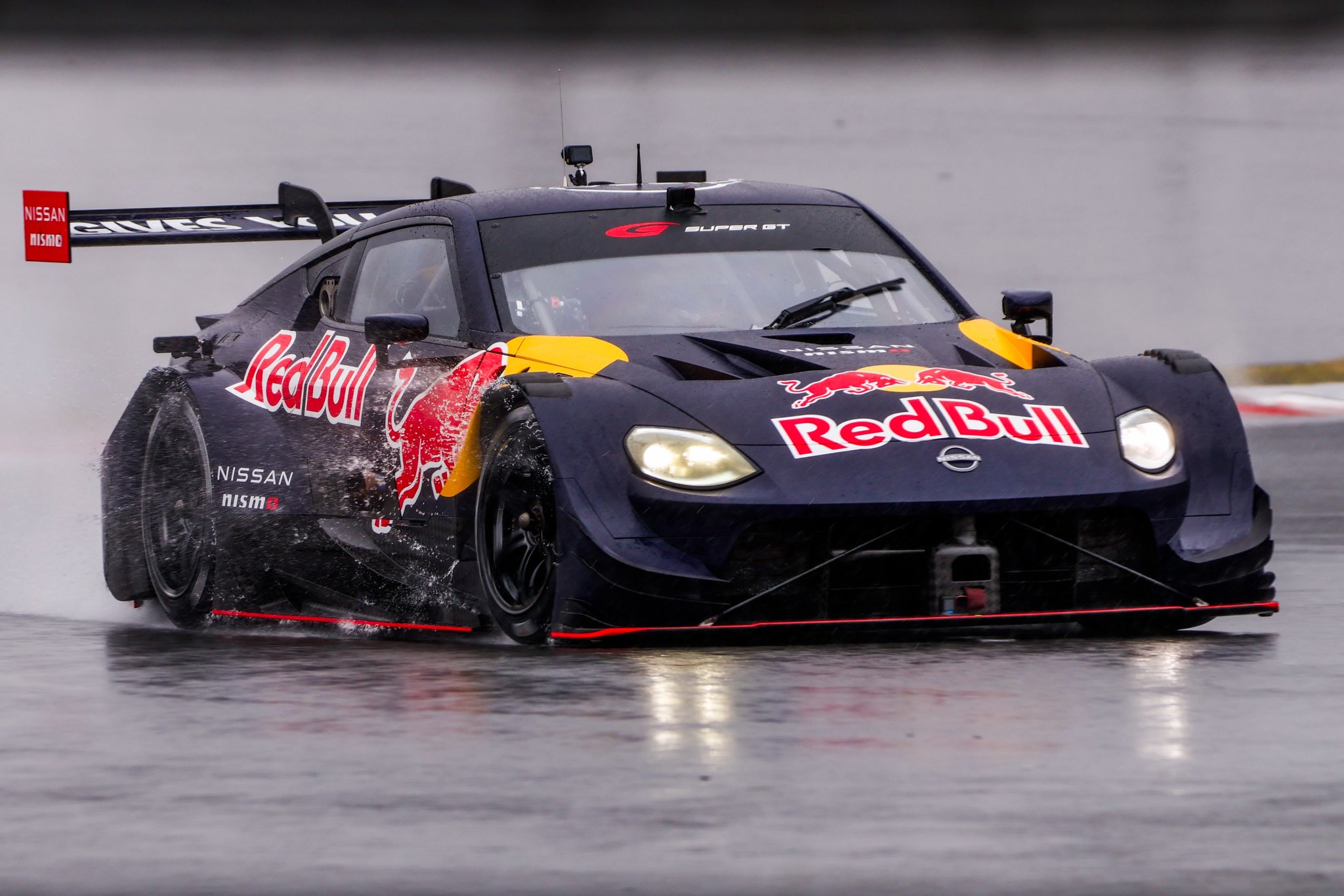 Verstappen runs Red Bull-livered Nissan Z at Fuji