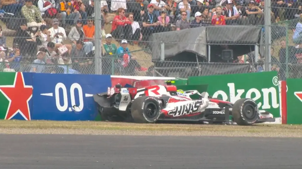 Bearman suffers 50G crash at Japanese GP; knee contusion