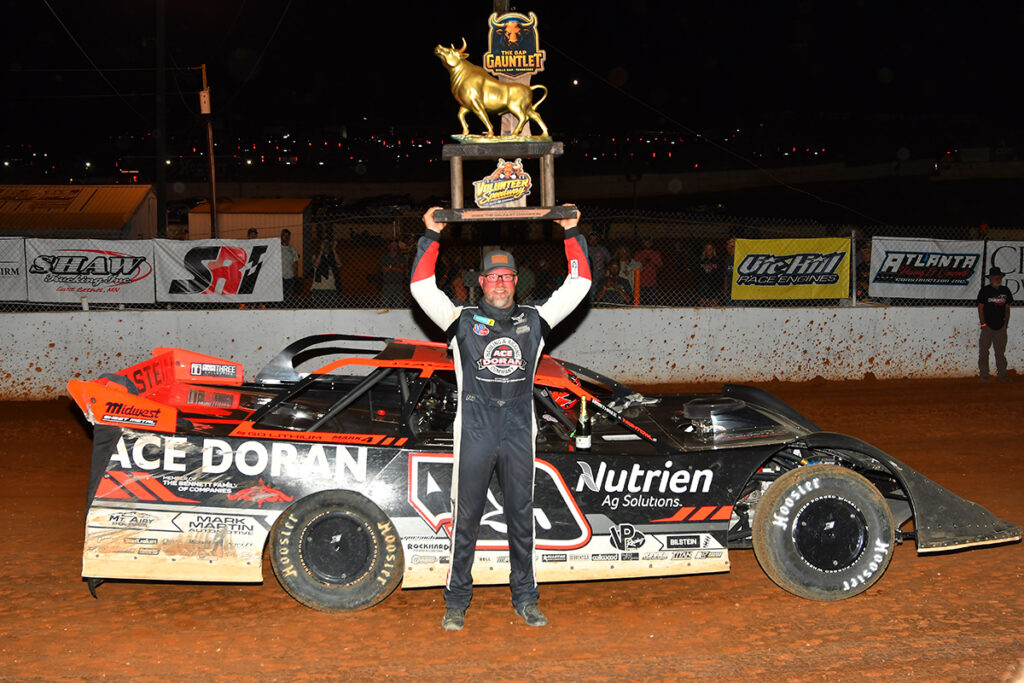 Davenport Leads All 60 Laps, Beats Ricky Thornton Jr.