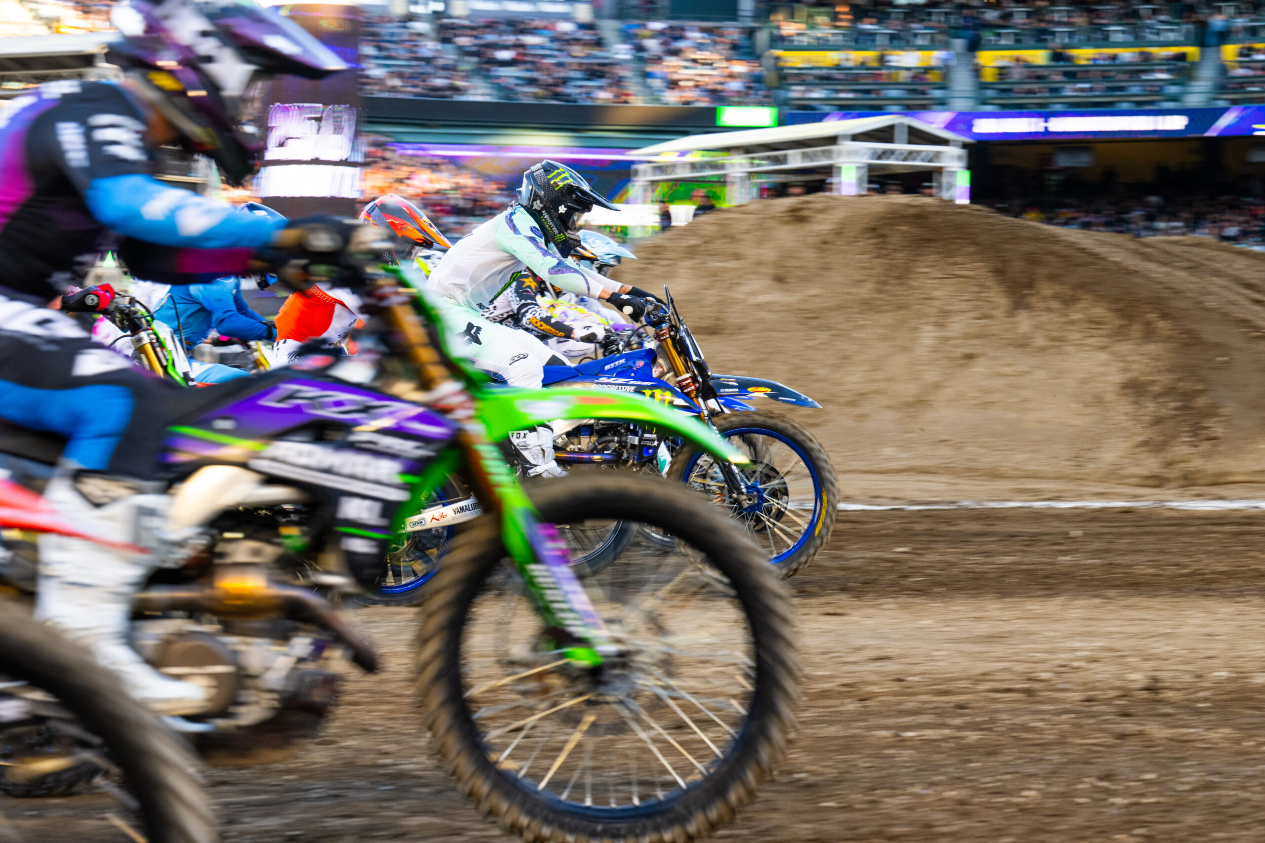 Shimoda injured in St. Louis crash, drops to fourth