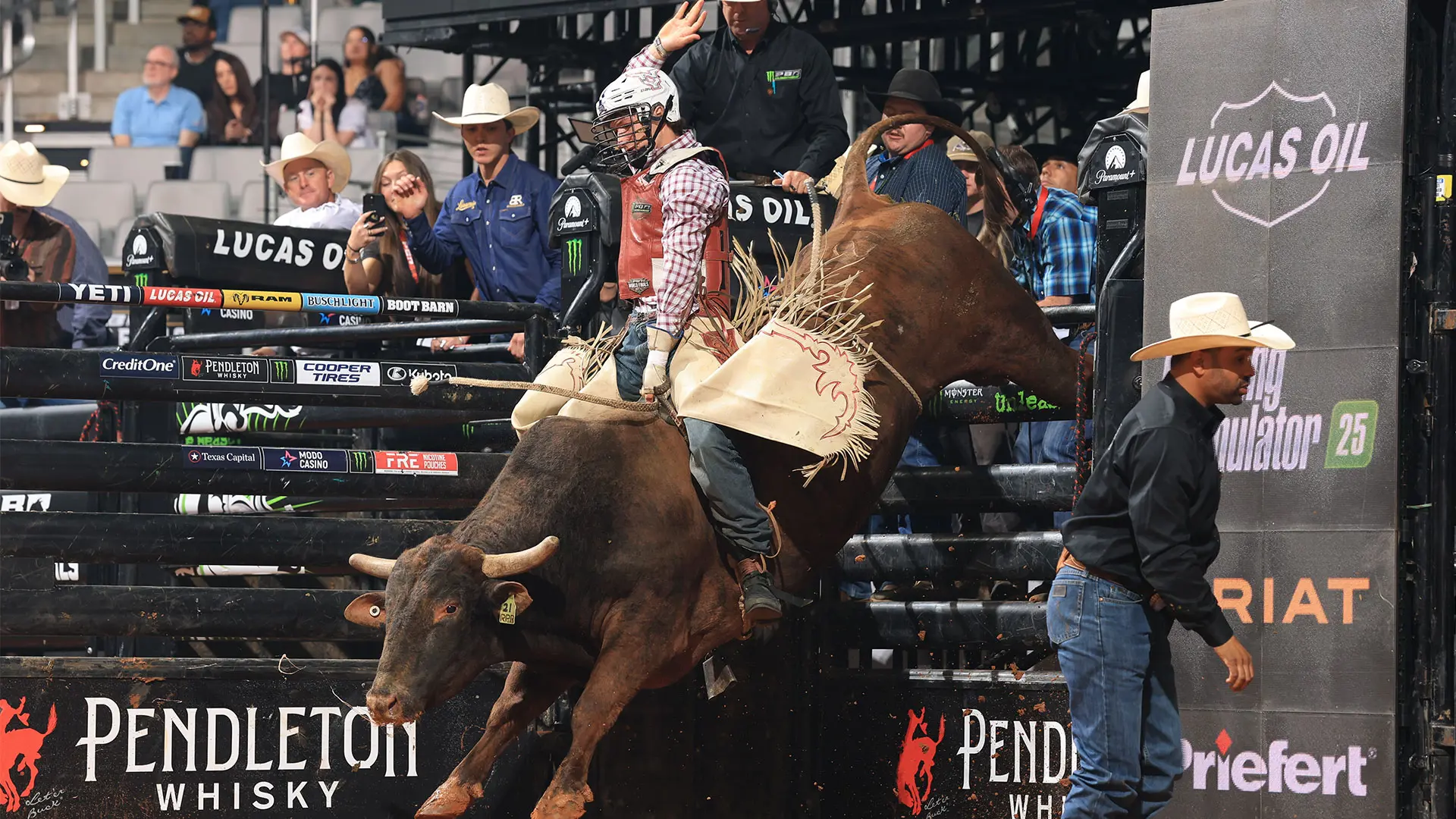 Bolton goes 5-for-5, leads at Dickies as $50K rounds loom