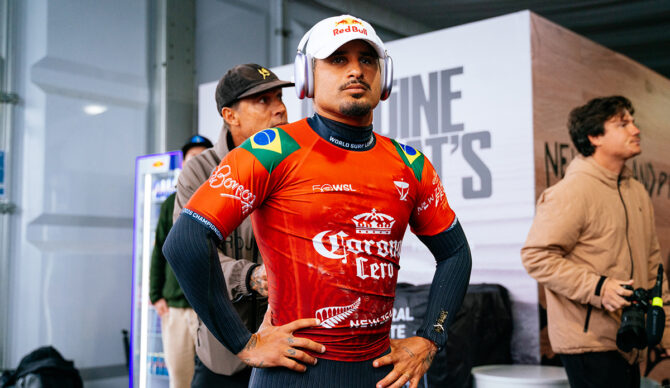 Sutured knee could force late withdrawal for WSL leader Ferreira