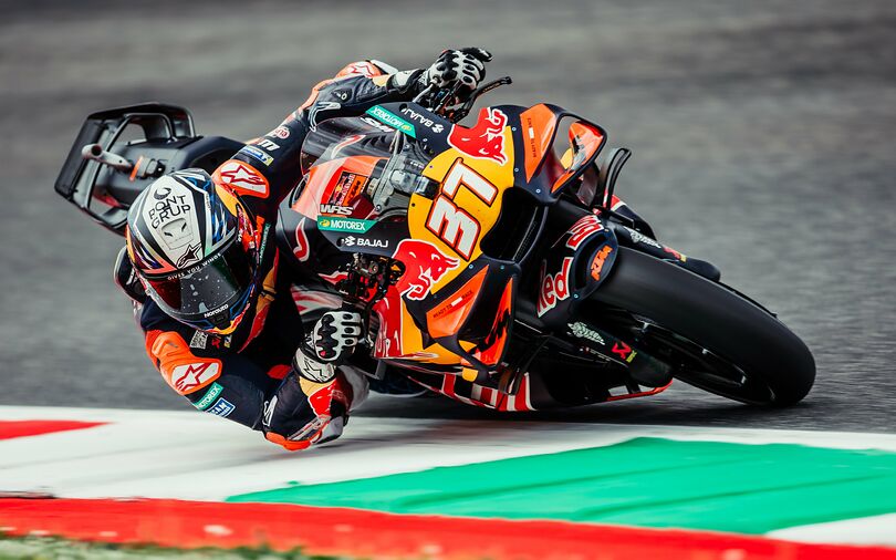 Acosta's single-lap speed fuels Balaton hopes; race-tyre doubt remains
