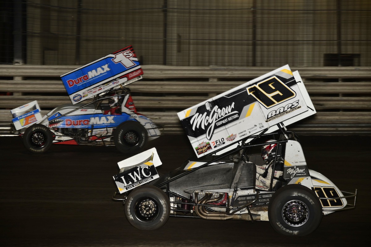 Brent Marks charges to Knoxville win for first 2026 Outlaws victory