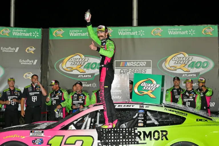 Hamlin Opens as Favorite for Iowa Cup Race