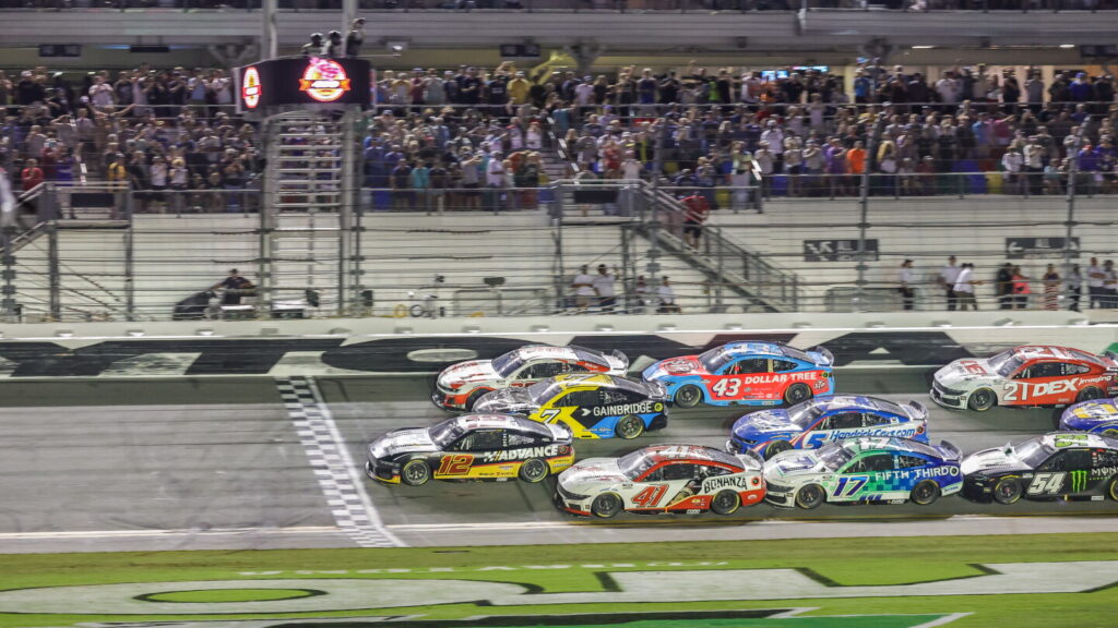 NASCAR locks 16-driver Chase after Daytona race
