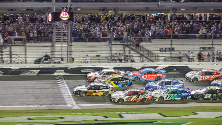 NASCAR locks 16-driver Chase after Daytona race