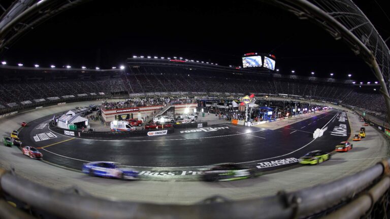 Kyle Larson opens as favorite for Bristol night race