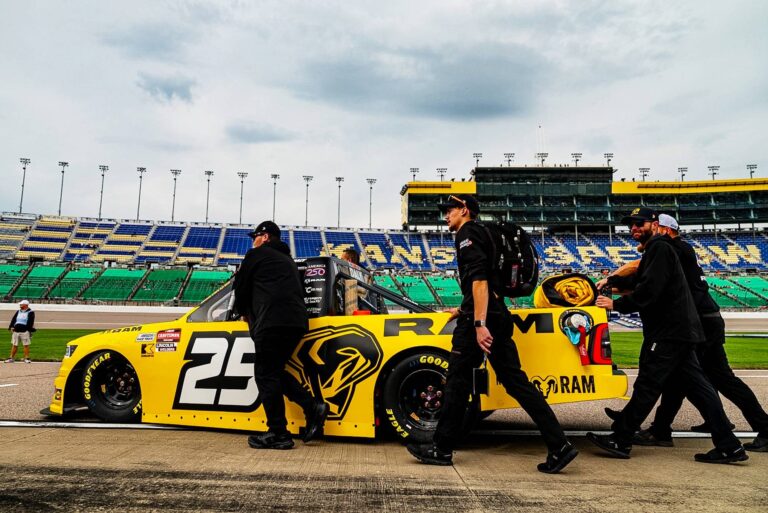 Honeycutt beats Eckes at Kansas, extends points lead
