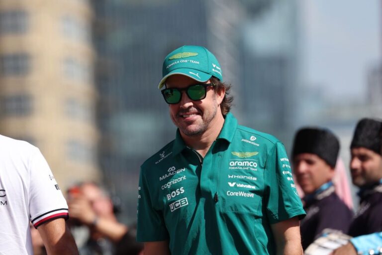 Alonso signs Aston Martin deal through 2027 F1 season