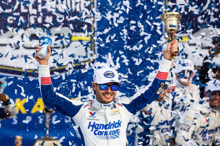 Kyle Larson surges to Kansas win, takes Cup lead