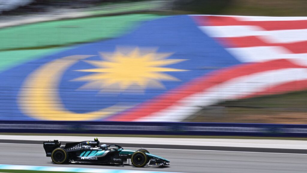 Verstappen sets early pace in Sepang Q2 for Red Bull