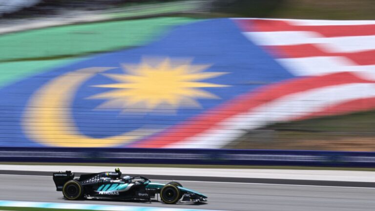 Verstappen sets early pace in Sepang Q2 for Red Bull
