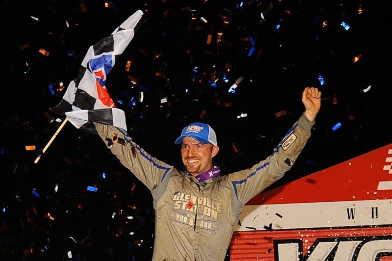 Dietz holds off Donny Schatz for first crown-jewel title