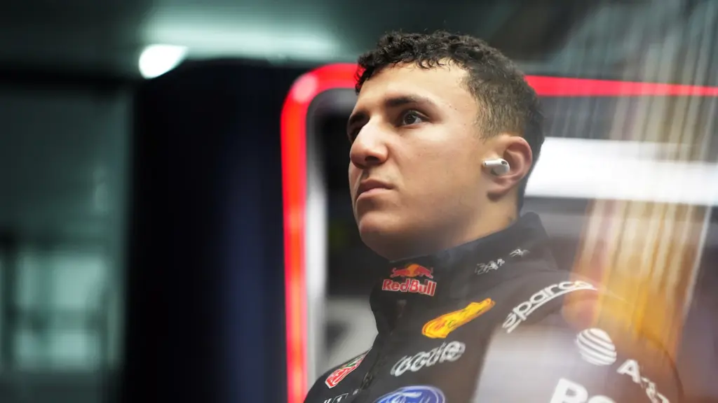 Battery trouble costs Hadjar a Bahrain podium shot