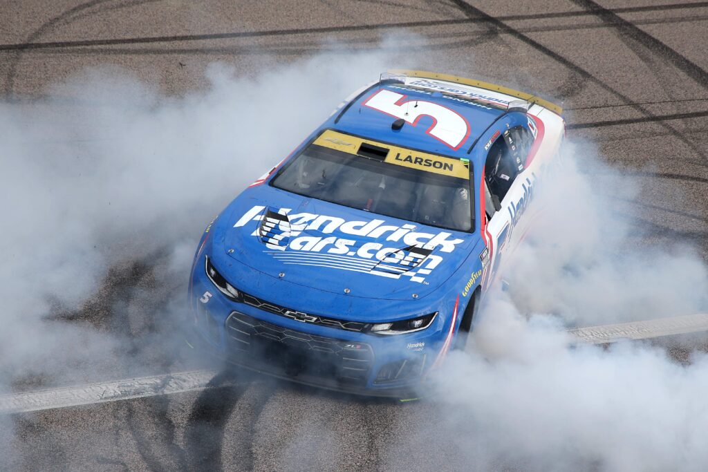 Kyle Larson has 95-point swing and leads Cup playoff race after Las Vegas