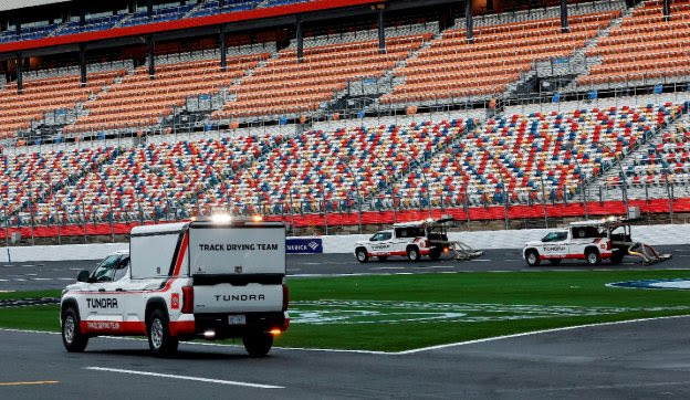Charlotte Motor Speedway moves Blue Cross NC 300 to 8 p.m. Sunday