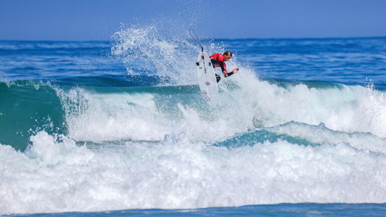 Skinner, Trigo lead Day 1 at Edommo Surf Pro Razo