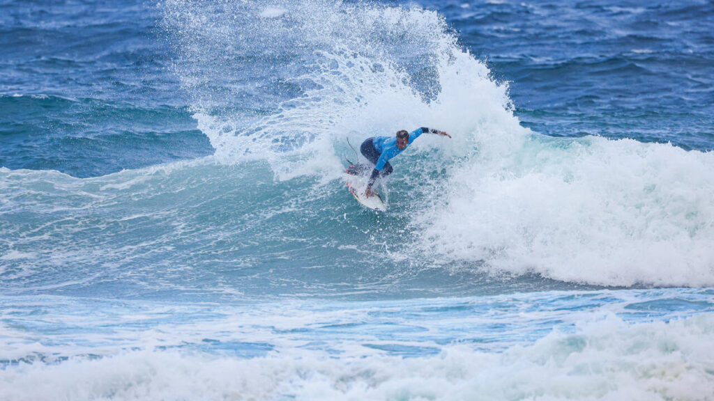 Nahia Milhau, Yago Dominguez reach semifinals at Edommo Surf Pro Razo