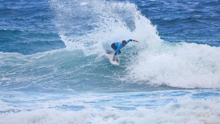 Nahia Milhau, Yago Dominguez reach semifinals at Edommo Surf Pro Razo