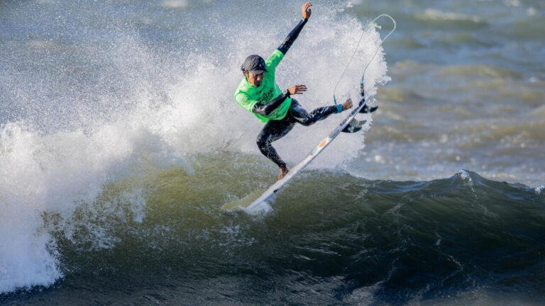Ryohei Nishino posts top wave score on Omaezaki Pro opening day