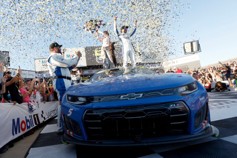 Kyle Larson can clinch the NASCAR Cup title at Martinsville Sunday