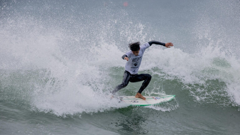 Kaisei Adachi advances as Typhoon swell changes Omaezaki conditions